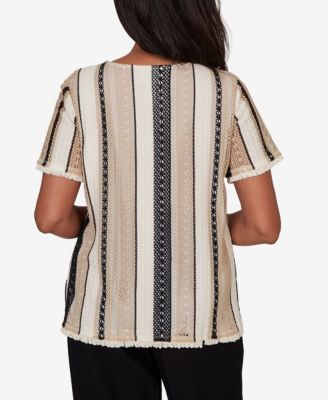 Petite Detail Driven Textured Spliced Crewneck T-Shirt with Necklace