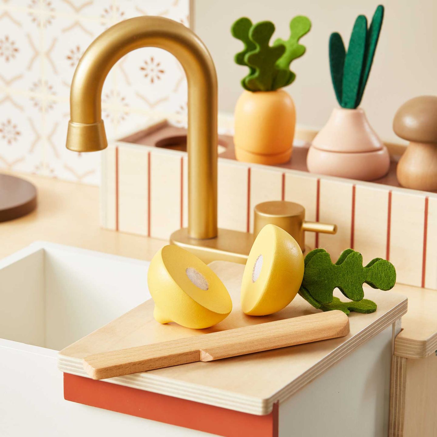 Детская игрушка Tiny Land Mediterranean Interactive Wooden Play Kitchen, Ages 3+, цвет: Коричневый — фото 6