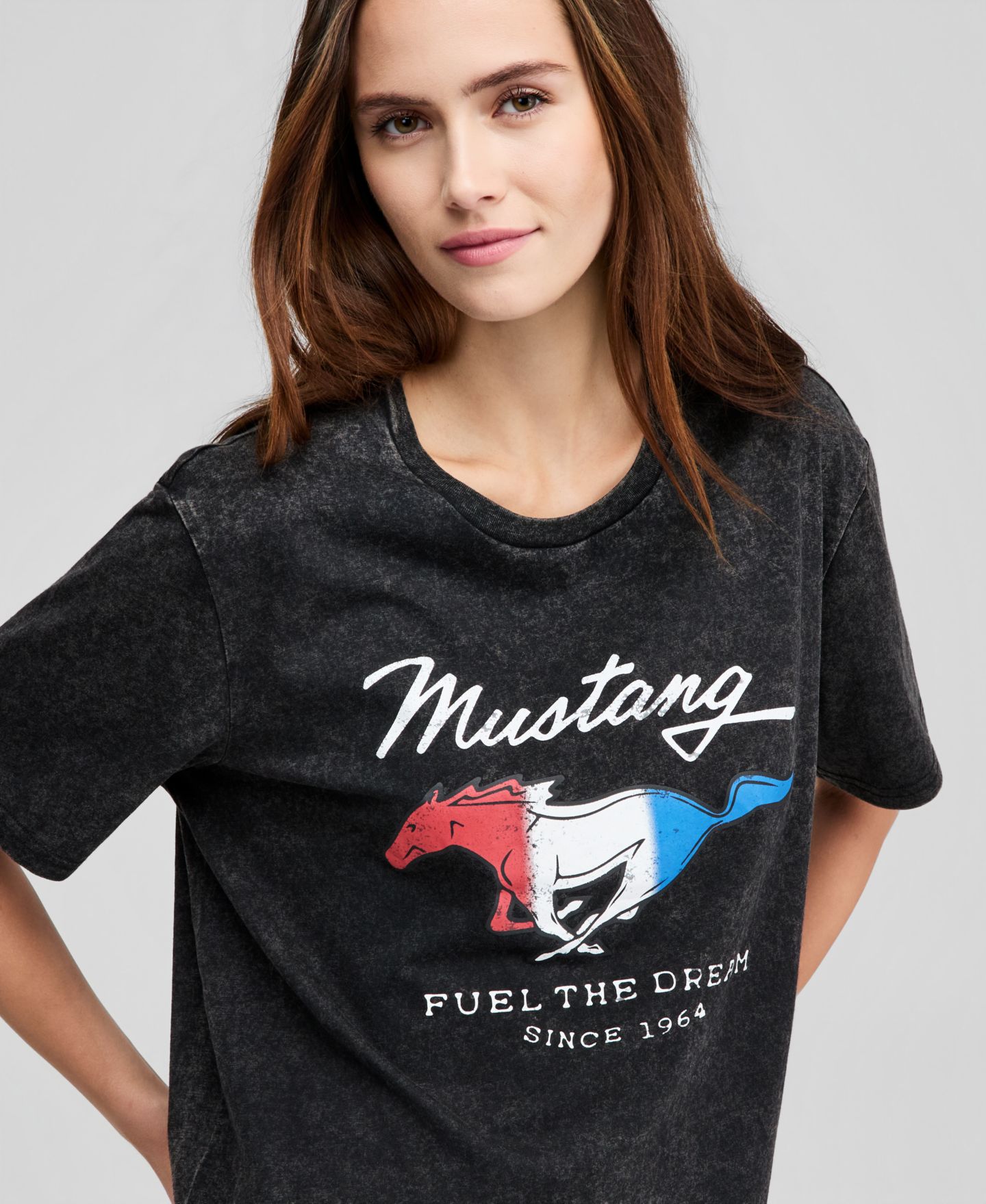 Женская футболка And Now This Mustang Graphic, цвет: Чёрный минеральный варёный — фото 3