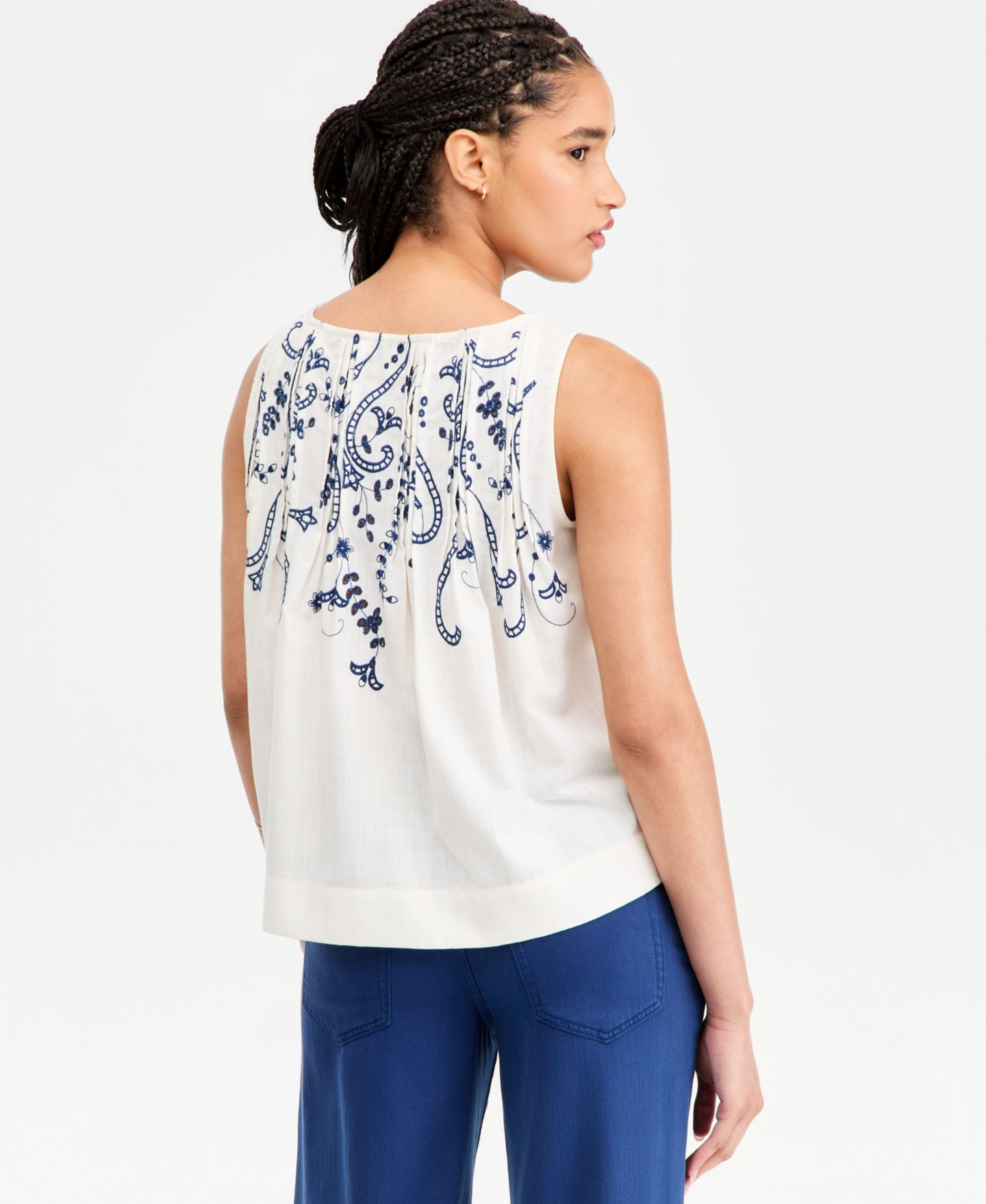 Женский топ Liverpool Los Angeles Sleeveless Boat-Neck Embroidered Woven Cotton, цвет: Кремовый / Синий — фото 4