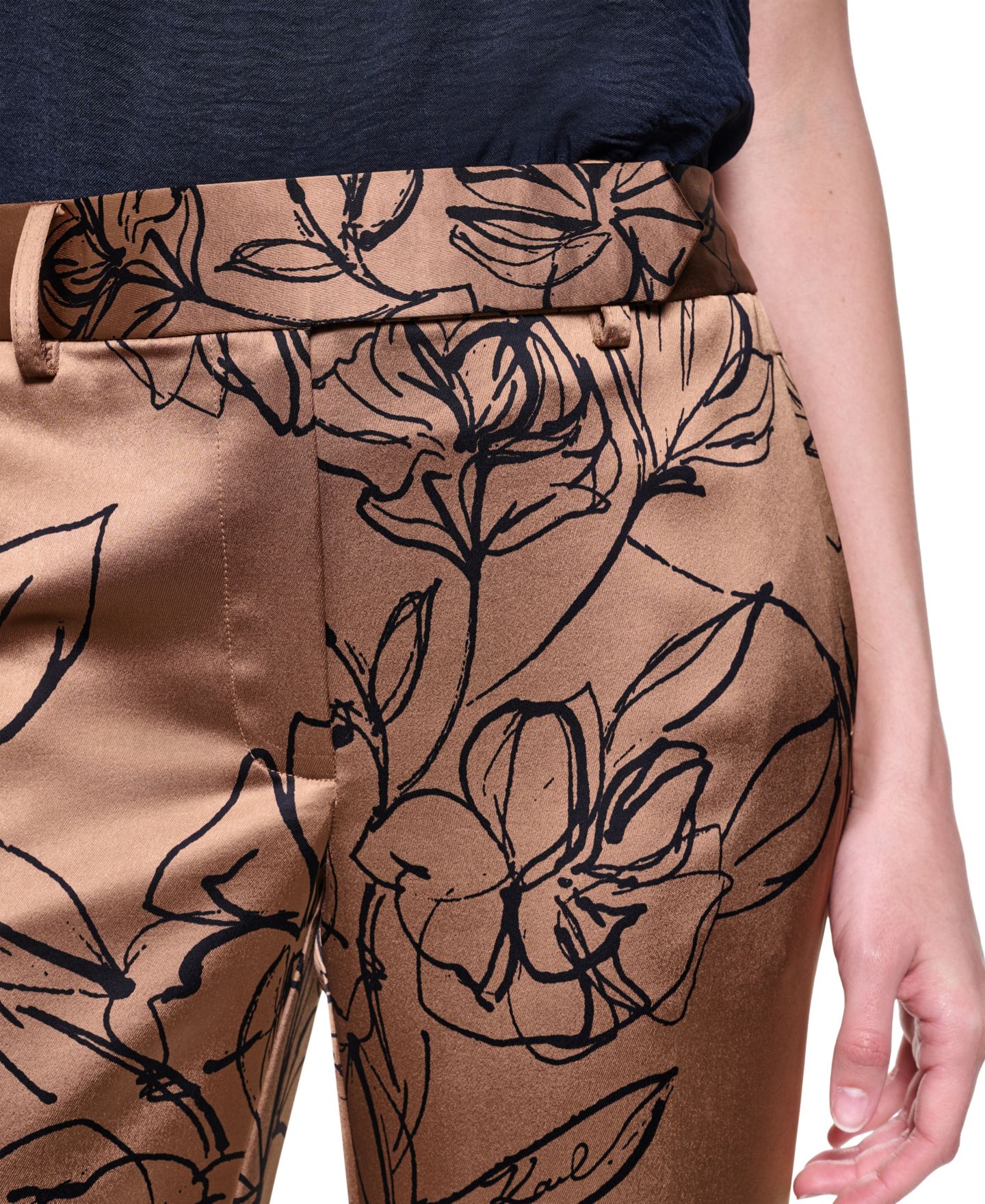 Женские брюки KARL LAGERFELD PARIS Floral Satin Mid-Rise Full Length, цвет: Полуночный тёмно-синий — фото 6