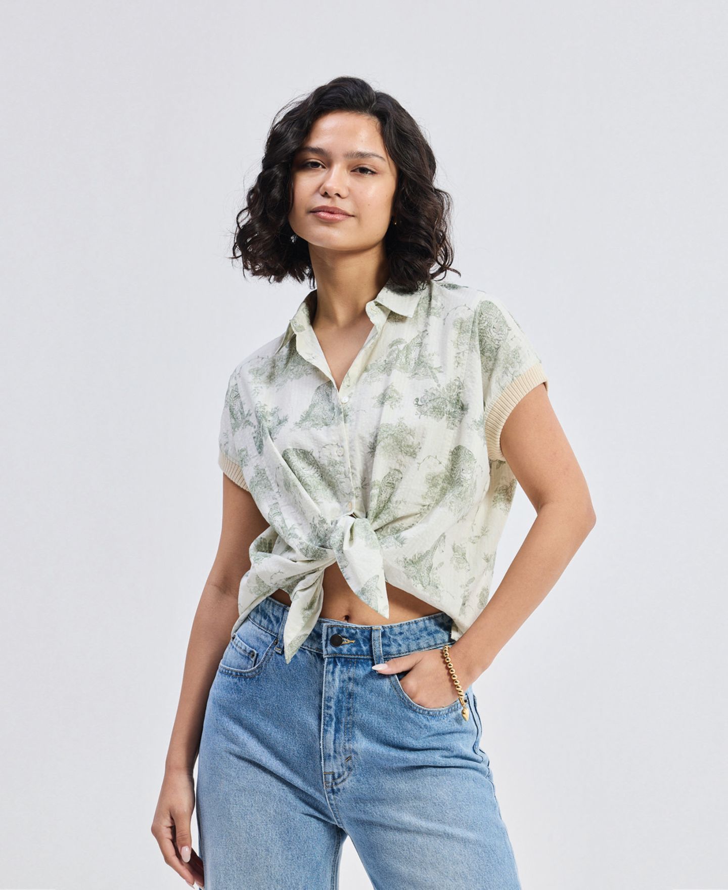Женская рубашка Reistor Relaxed-fit Button-down in Animal print, цвет: Зелёный — фото 4