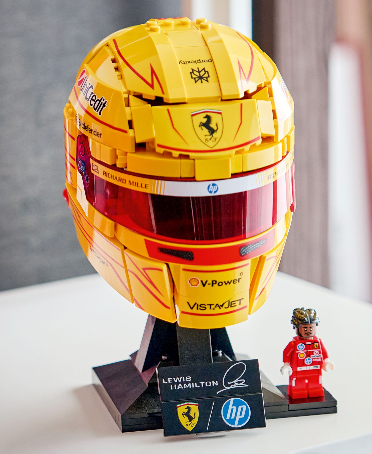 Детские конструкторы LEGO® Editions Scuderia Ferrari HP Lewis Hamilton Helmet 43022, 884 Pieces — фото 5