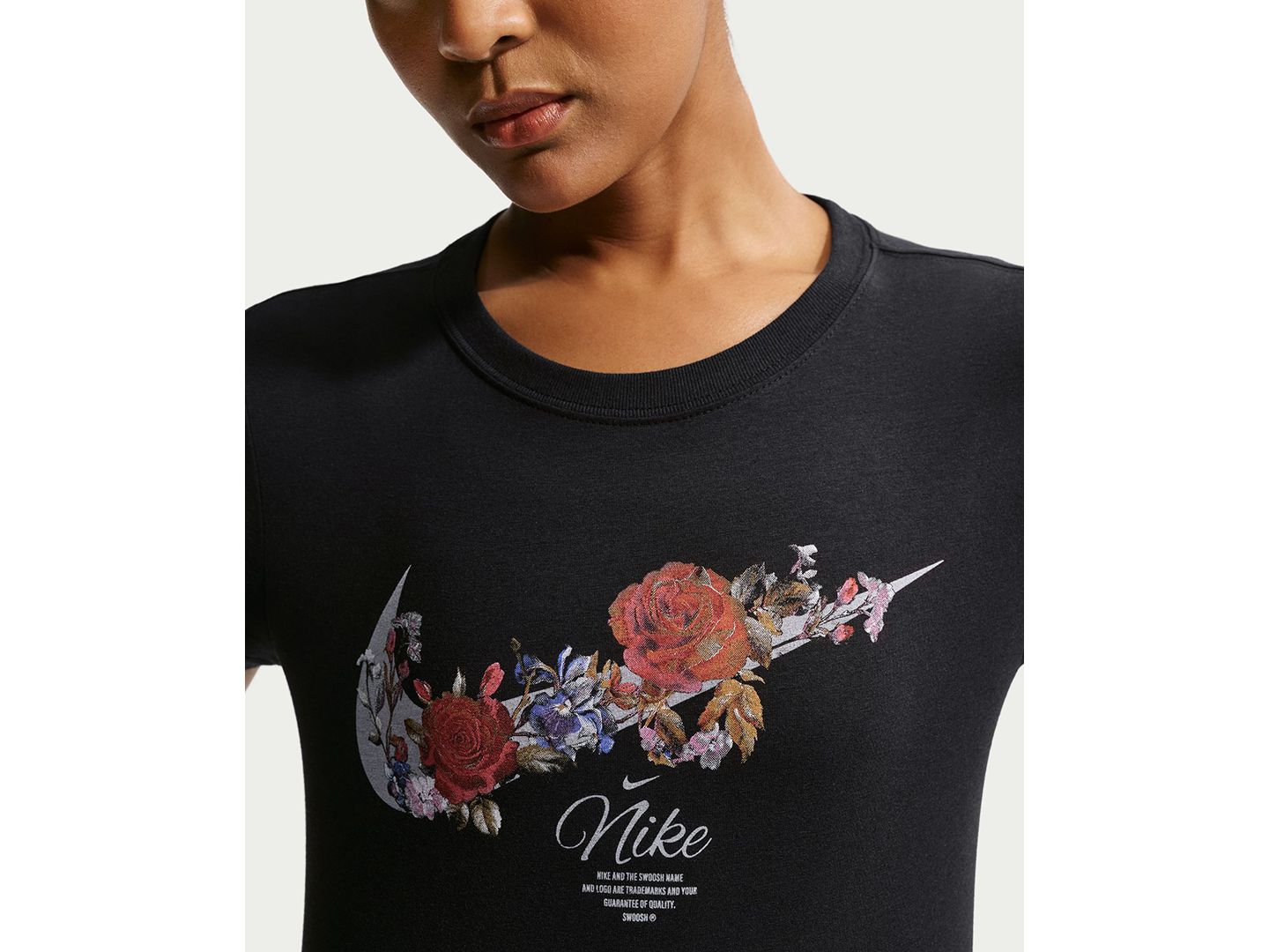 Женская футболка Nike Sportswear Chill Knit Slim Cropped T-Shirt, цвет: Чёрный / Платиновый — фото 3