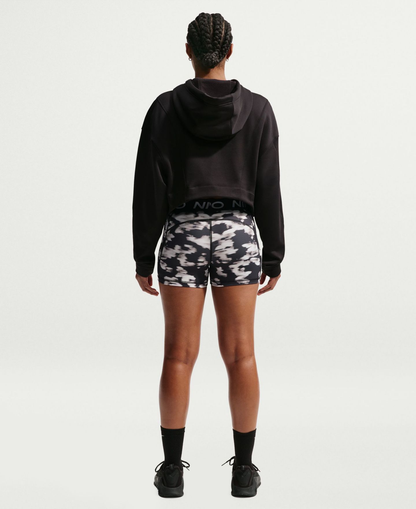 Женские шорты Nike Pro 3" Mid-Rise Printed Biker, цвет: Чёрный / Белый — фото 5