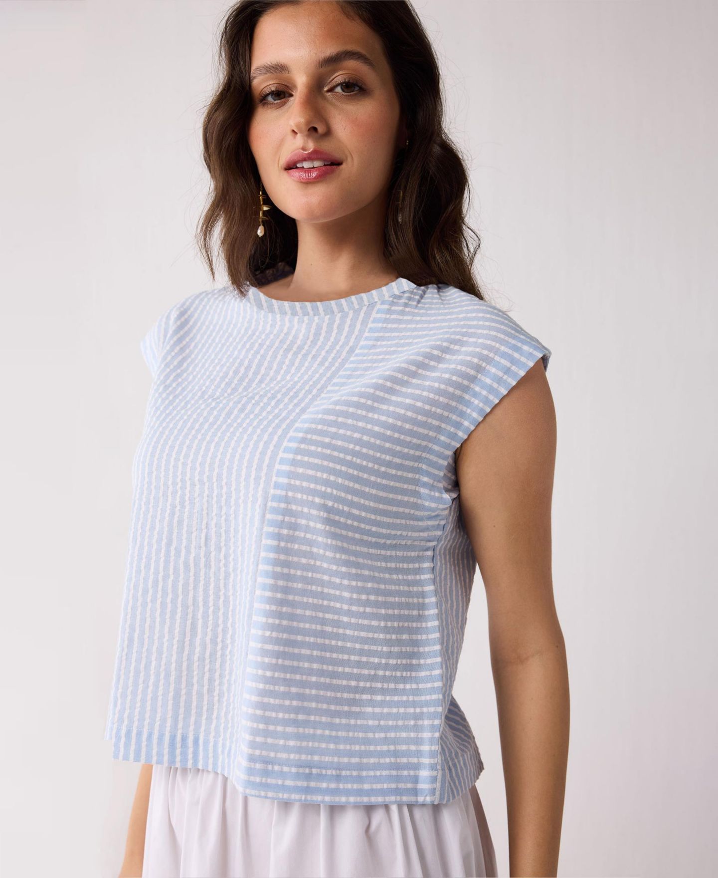 Женский топ Reistor Button-Back Crew Neck — фото 4