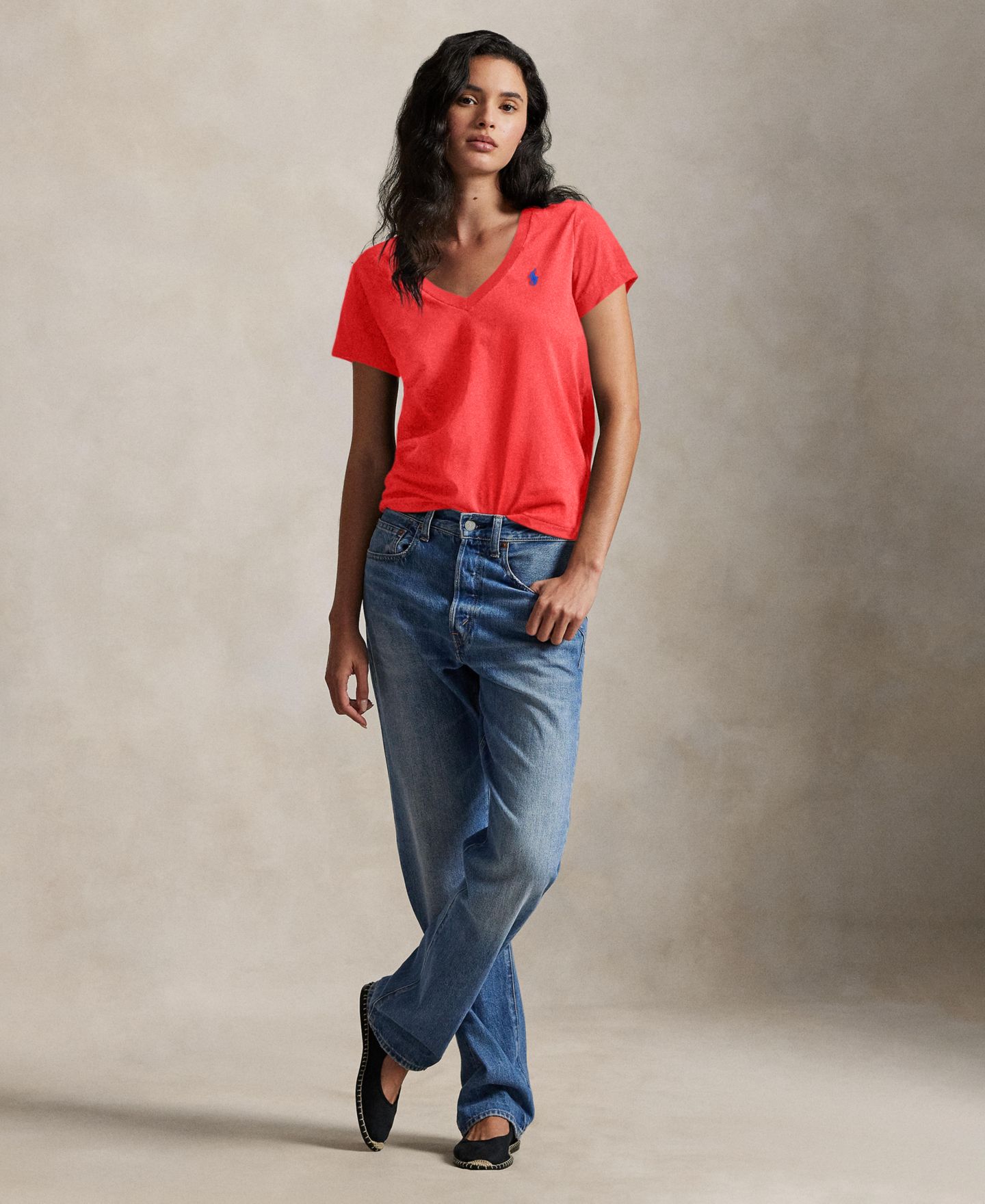 Женская футболка Polo Ralph Lauren V-Neck Short-Sleeve, цвет: Bright Hibiscus — фото 2