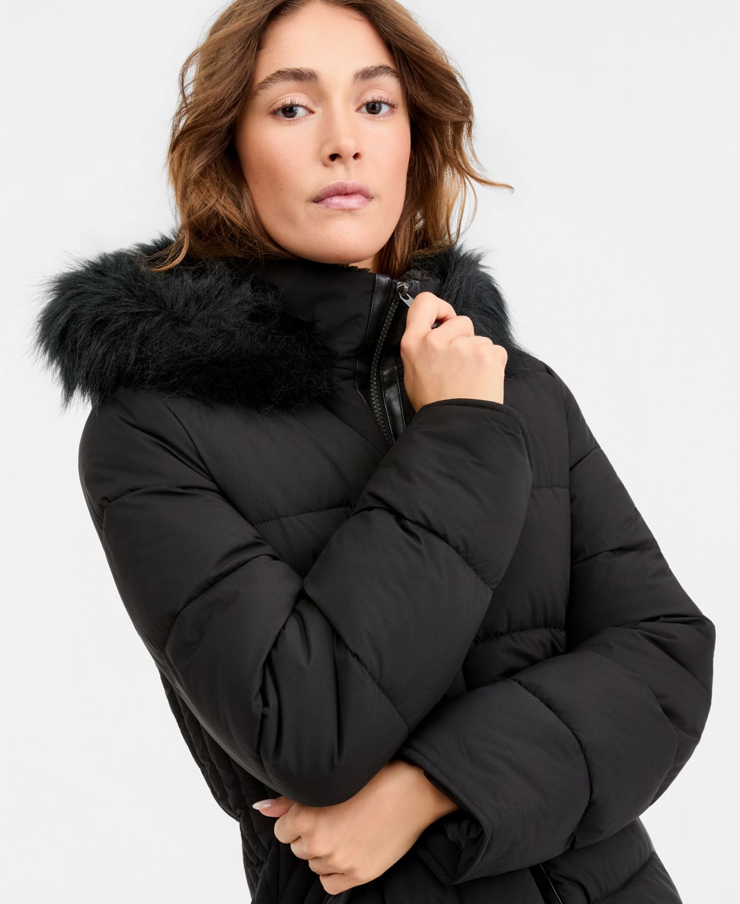 Женская куртка Maralyn & Me Juniors' Hooded Faux-Fur-Trim Puffer, цвет: Чёрный — фото 3