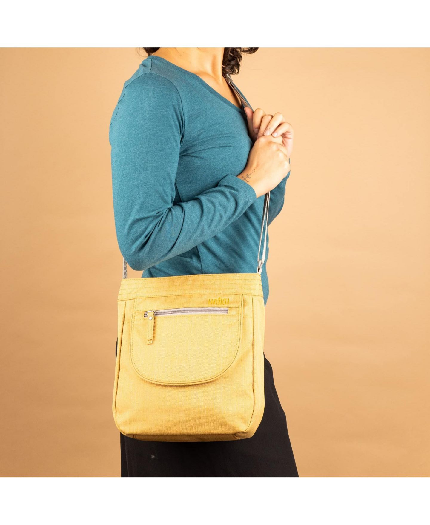 Женская сумка Haiku Jaunt RFID Blocking Crossbody, цвет: Honeycomb — фото 8