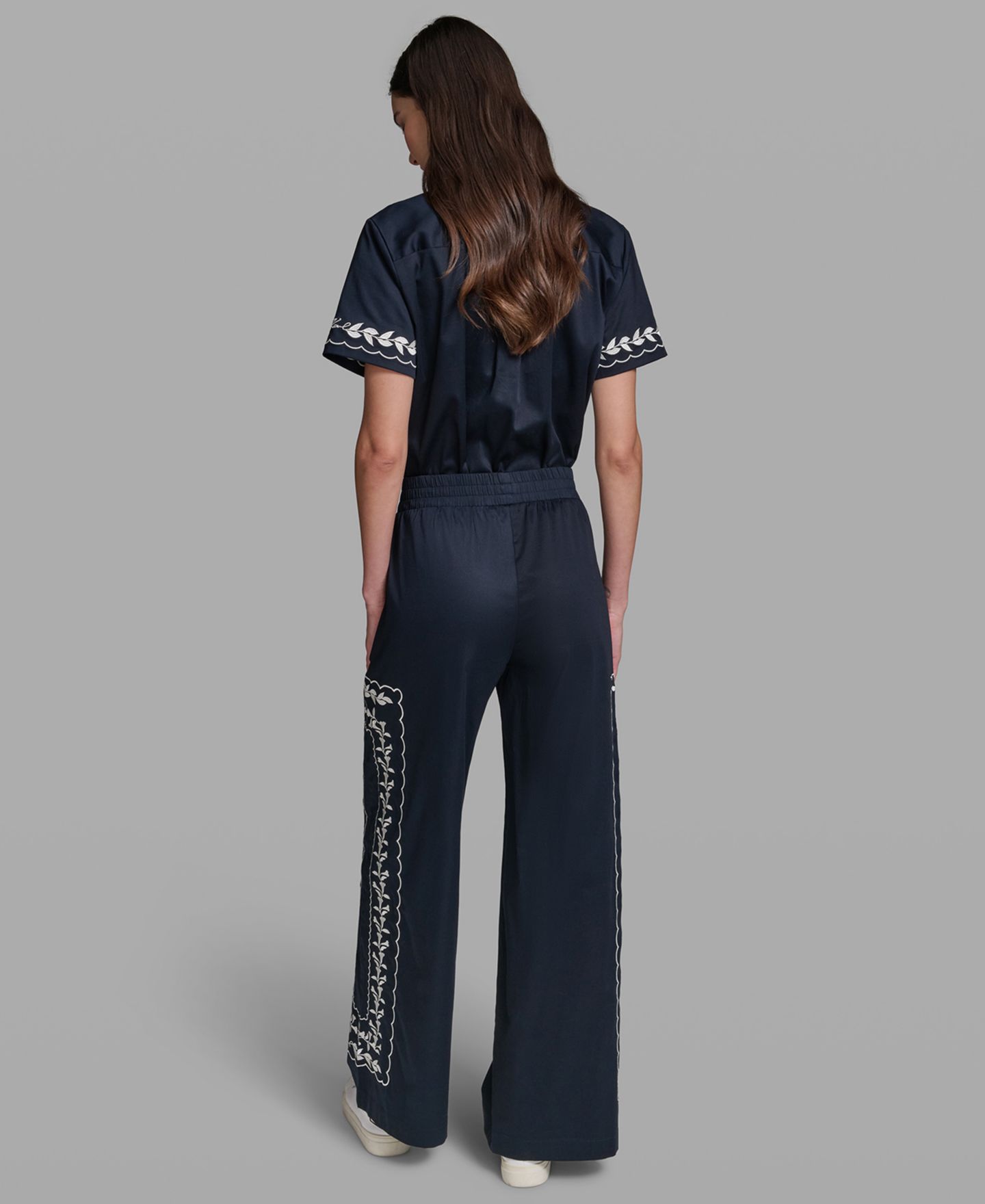 Женская рубашка KARL LAGERFELD PARIS Petite Floral Embroidered Short-Sleeve Shirt, цвет: Тёмно-синий — фото 5