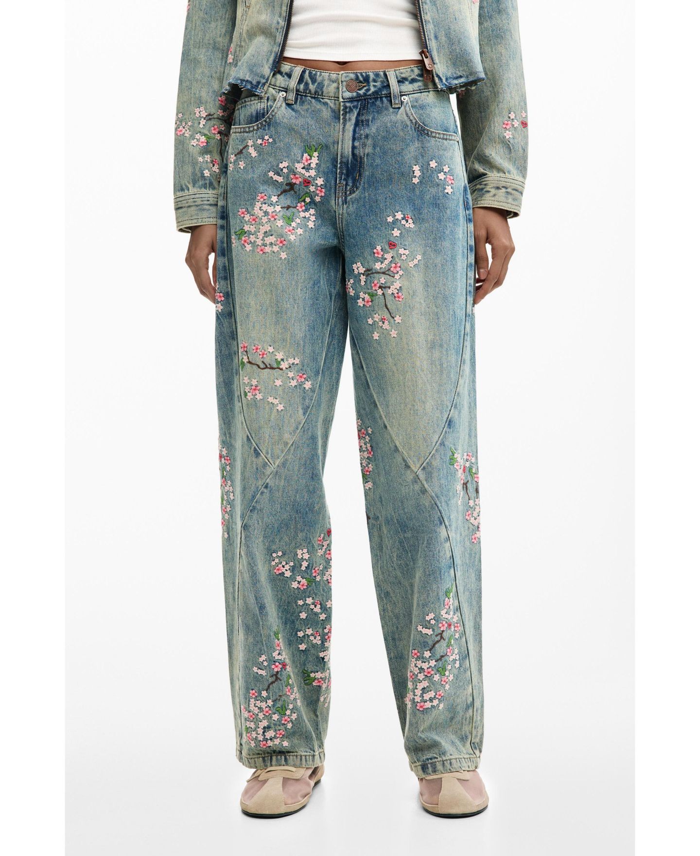 Женские джинсы Desigual Regular embroidered denim pants, цвет: Средний синий — фото 2