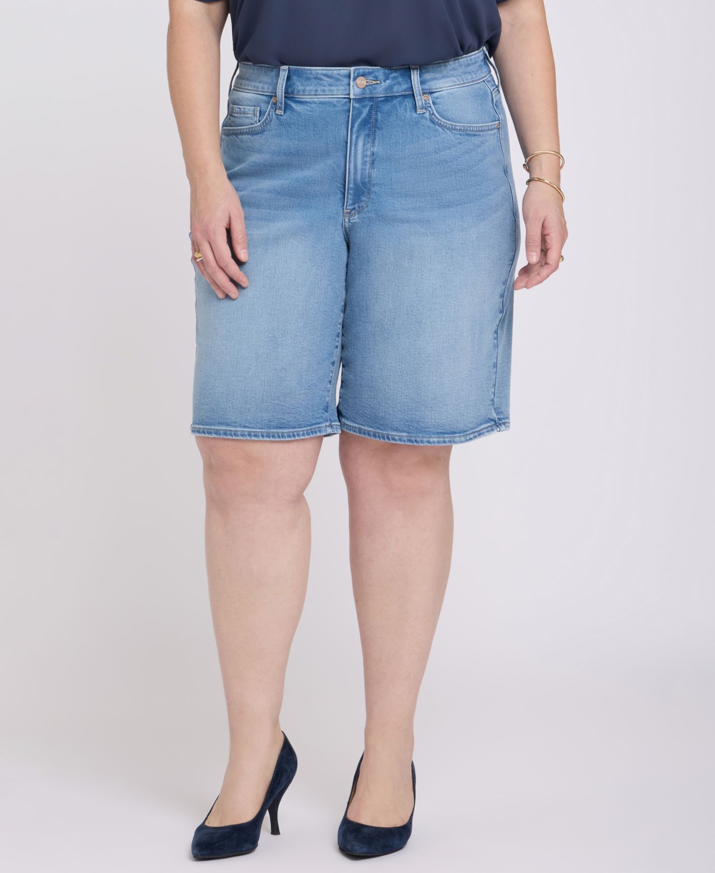 Женские шорты NYDJ Plus Size Lilly Mid-Rise Shorts with Lift Tuck Technology, цвет: Синий — фото 2