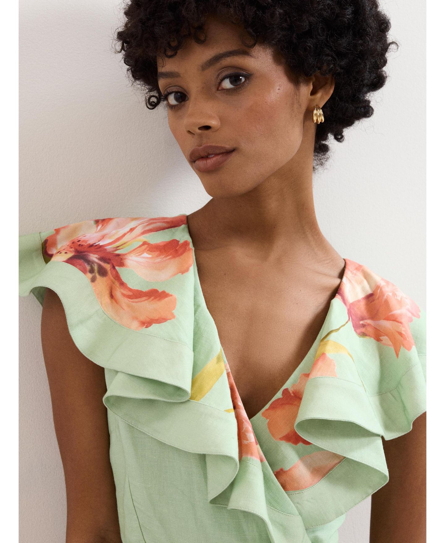 Женское платье Phase Eight Matilda Ruffle V-Neck Floral, цвет: Зелёный — фото 5