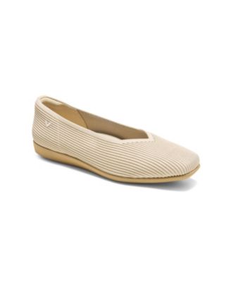 Margot Walker Lightweight Square-Toe V-Cut Flats