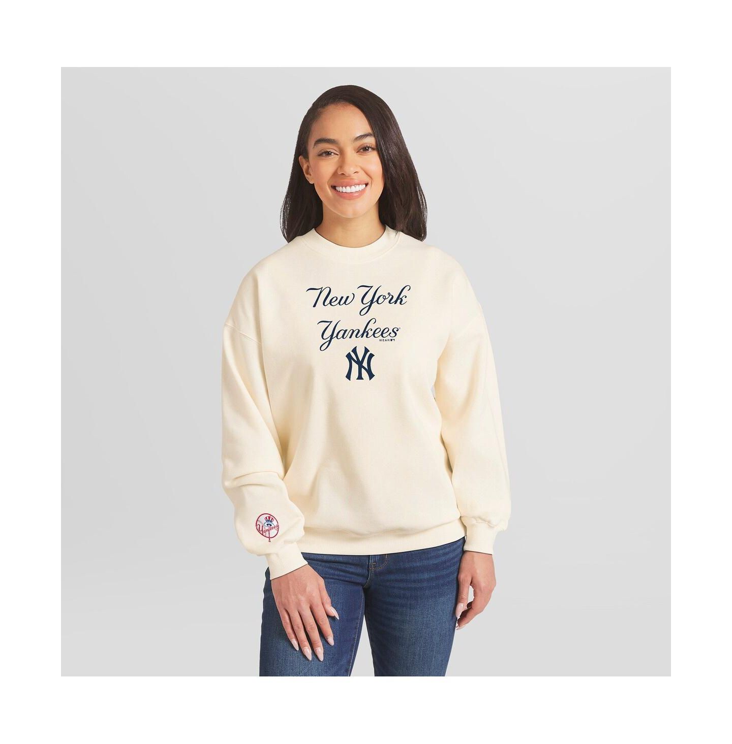 Женская толстовка WEAR by Erin Andrews Cream New York Yankees Heavyweight Crew Neck — фото 1
