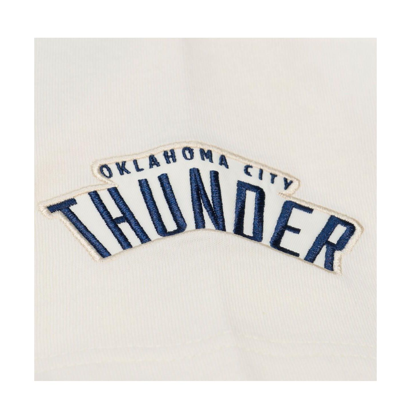 Мужская футболка Mitchell & Ness Cream Oklahoma City Thunder Hardwood Classics Chainstitch Premium — фото 3
