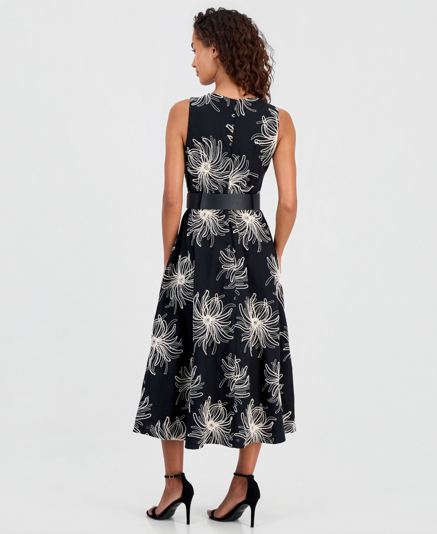 Женское платье Anne Klein Belted Embroidered, цвет: Чёрный / Слоновая кость — фото 2