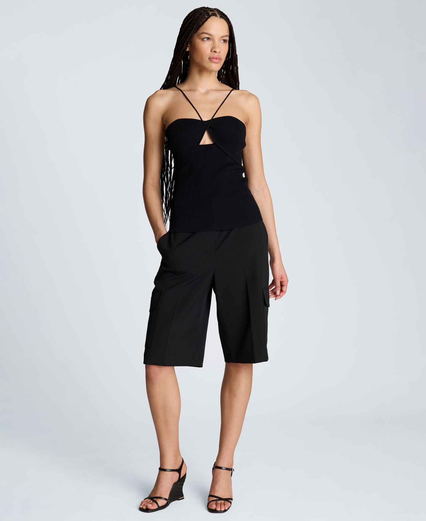 Женские шорты Kenneth Cole High-Rise Wide-Leg Cargo, цвет: Чёрный — фото 2