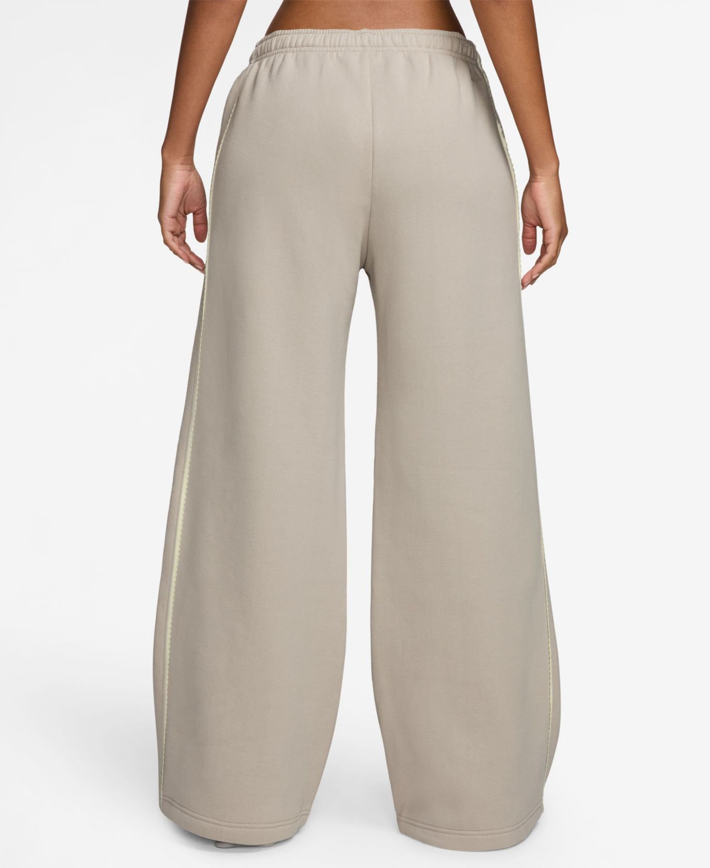 Женские брюки Nike Studio Fleece Mid-Rise Wide-Leg Scallop, цвет: Кремовый / Молочный — фото 3