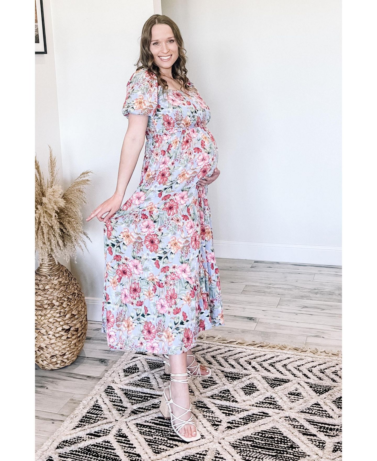 Женское платье Pinkblush Blue Floral Smocked Square Neck Tiered Maxi, цвет: Синий — фото 3
