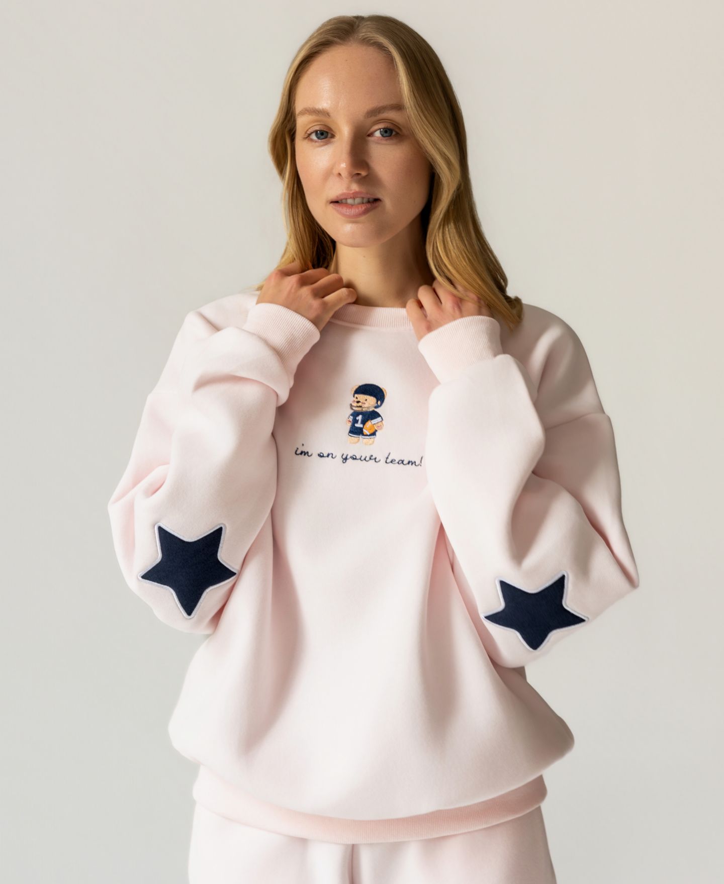 Женские толстовки The Happy Camp3r Crewneck, цвет: Пудровый розовый — фото 2