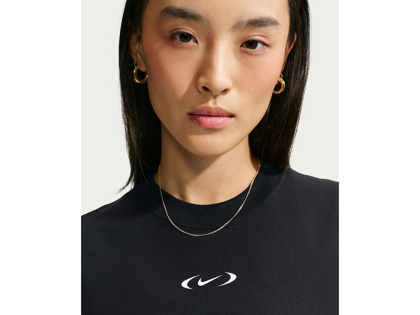 Женская футболка Nike Sportswear Classic Short-Sleeve Loose, цвет: Чёрный — фото 3