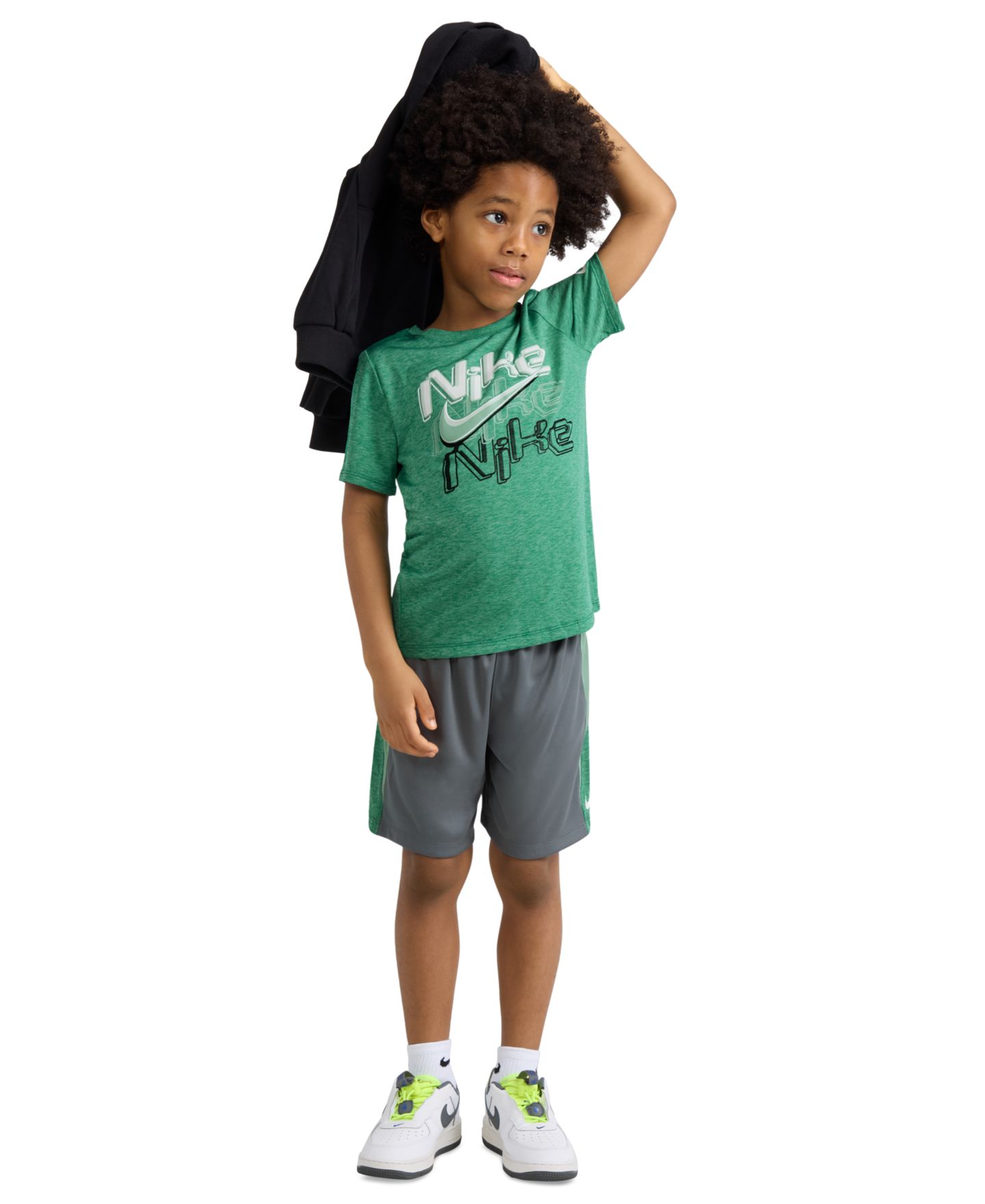 Комплект Nike Short-Sleeve T-Shirt and Shorts, 2-Piece Set для мальчиков, цвет: Зелёный / Дымчатый серый — фото 2