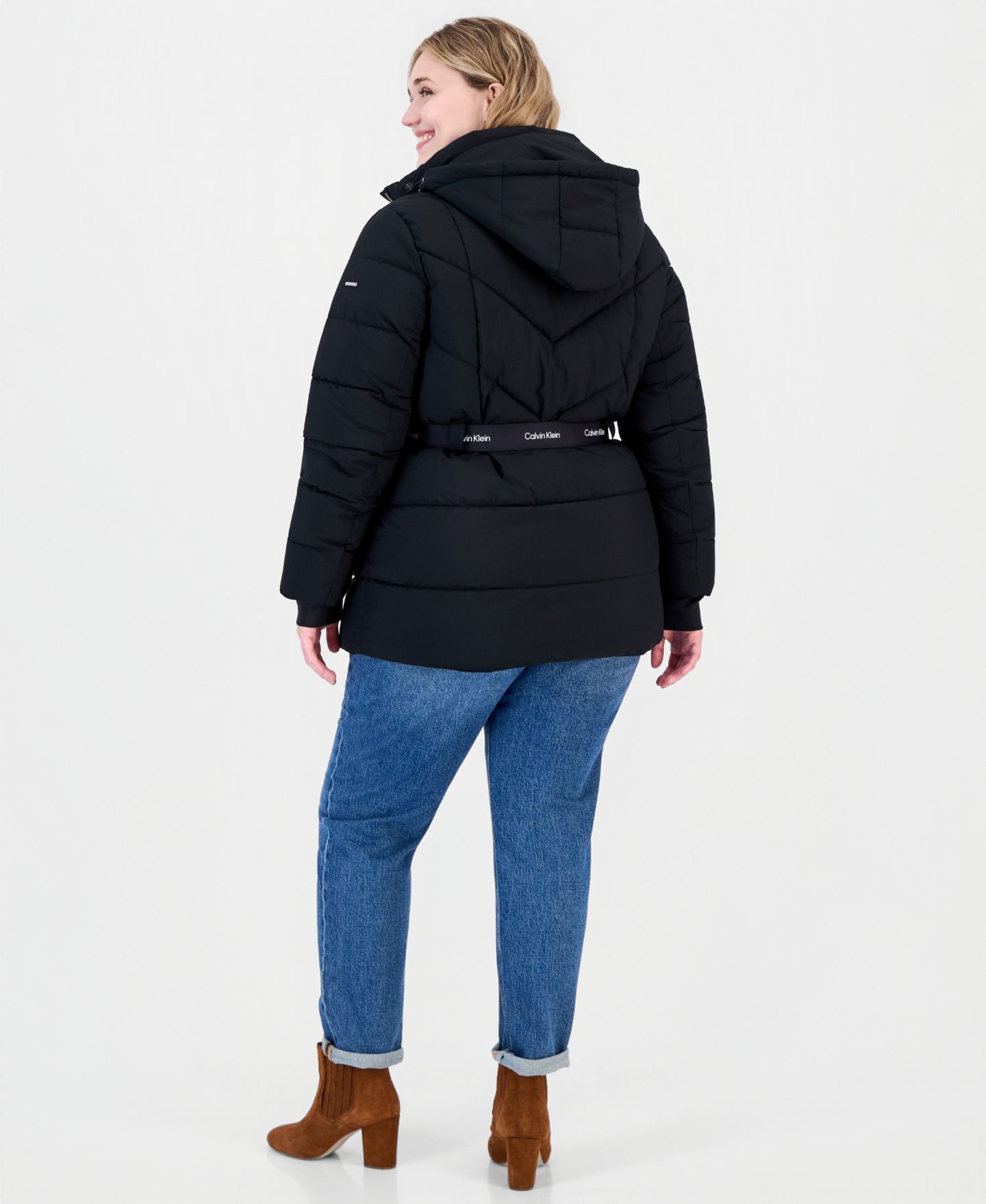 Женская куртка Calvin Klein Plus Size Hooded Belted Thumbhole Puffer, цвет: Чёрный — фото 2