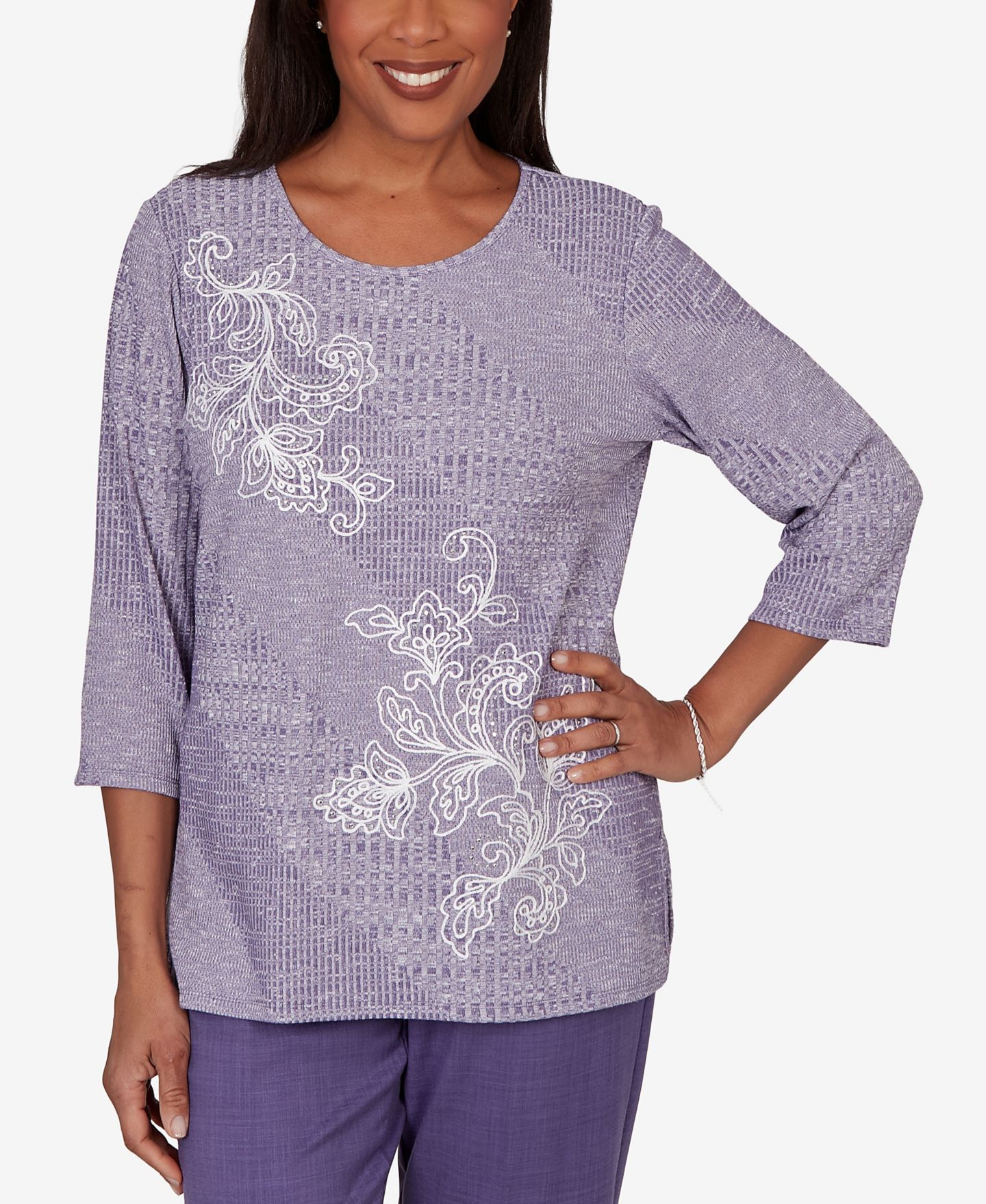 Женский топ Alfred Dunner Petite Grand Bazaar Embroidered Diagonal Textured Knit, цвет: Аметистовый — фото 1