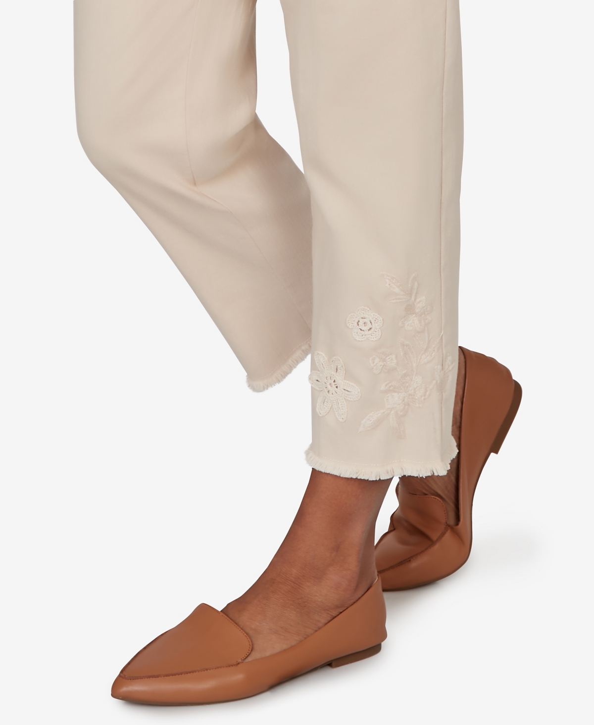 Alfred Dunner Women's Camden Market Tonal Floral Applique Ankle Jeans