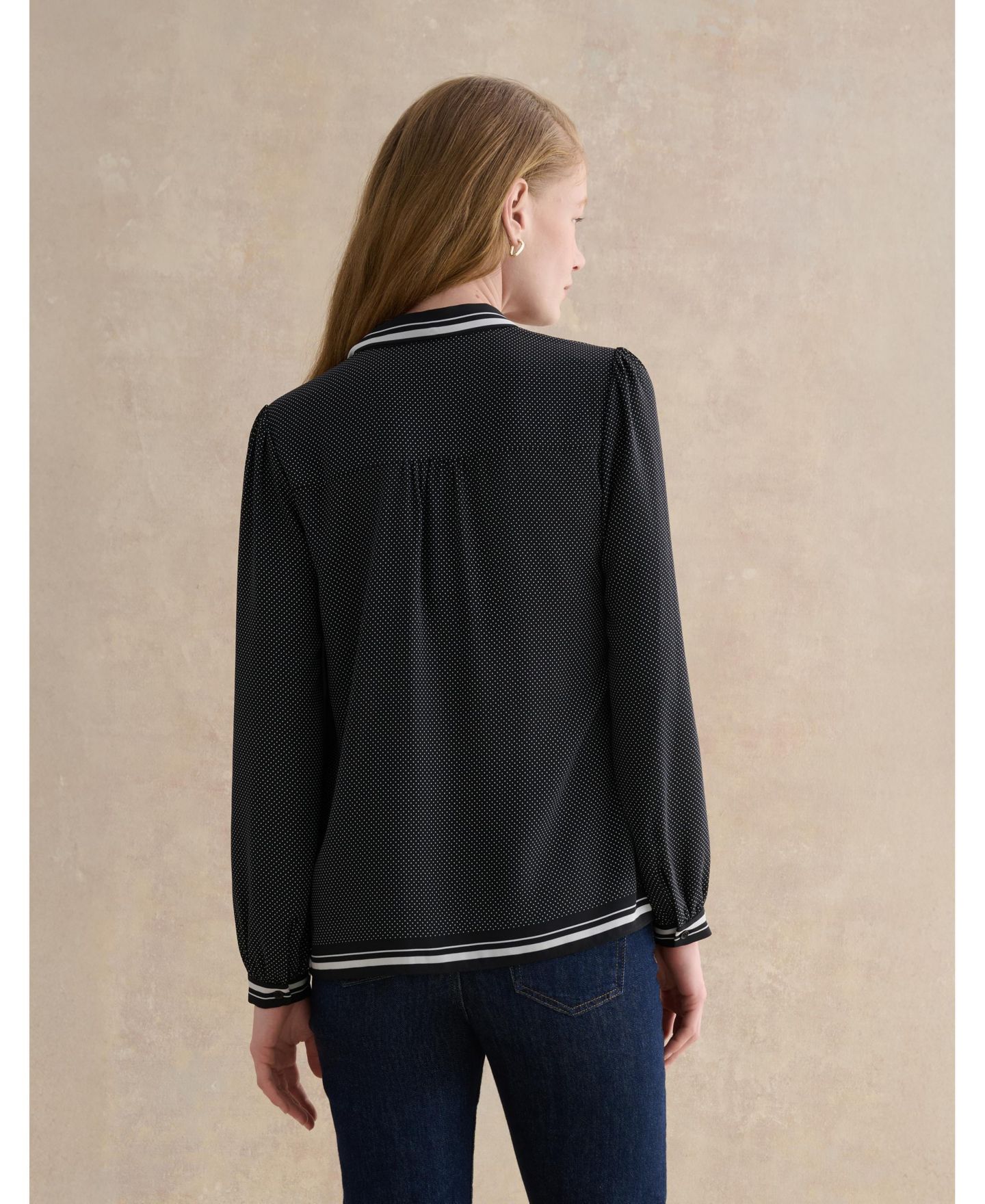 Женская блузка Hobbs London Valerie Tie-Neck, цвет: Тёмный синий — фото 3