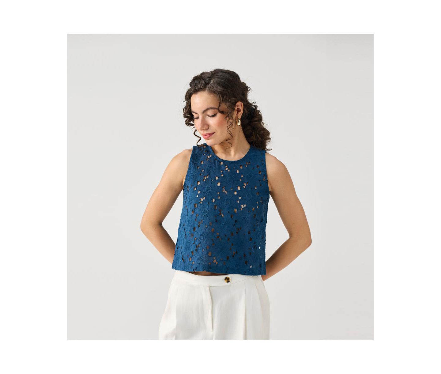 Женский топ Reistor Embroidered Sleeveless Button-Back, цвет: Синий — фото 11