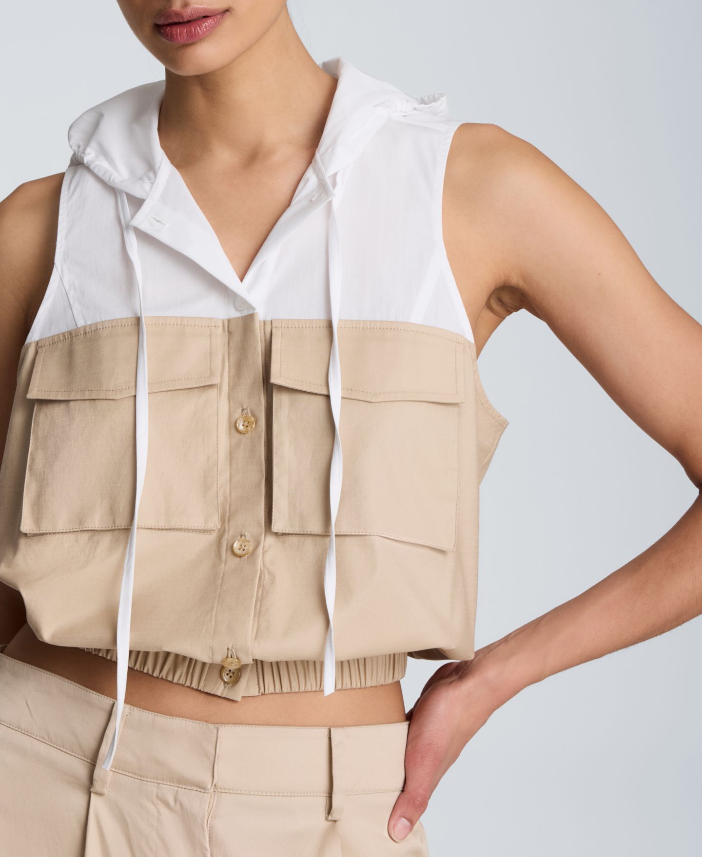 Женский топ Kenneth Cole Hooded Sleeveless Crop, цвет: Песочный рыжевато-коричневый / Белый — фото 6