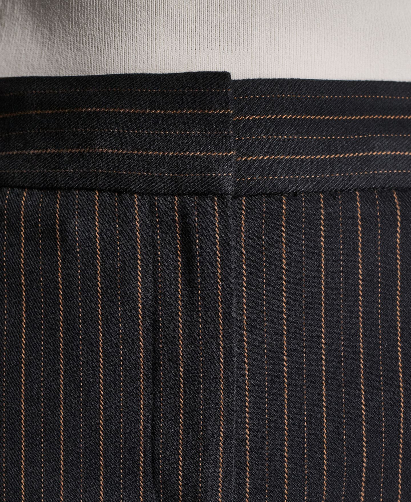 Женские брюки BCBG Pinstripe Full-Length High-Rise, цвет: Чёрный разноцветный — фото 9