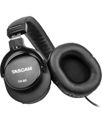 TH 05 Closed Back Circumaural Monitoring Headphones