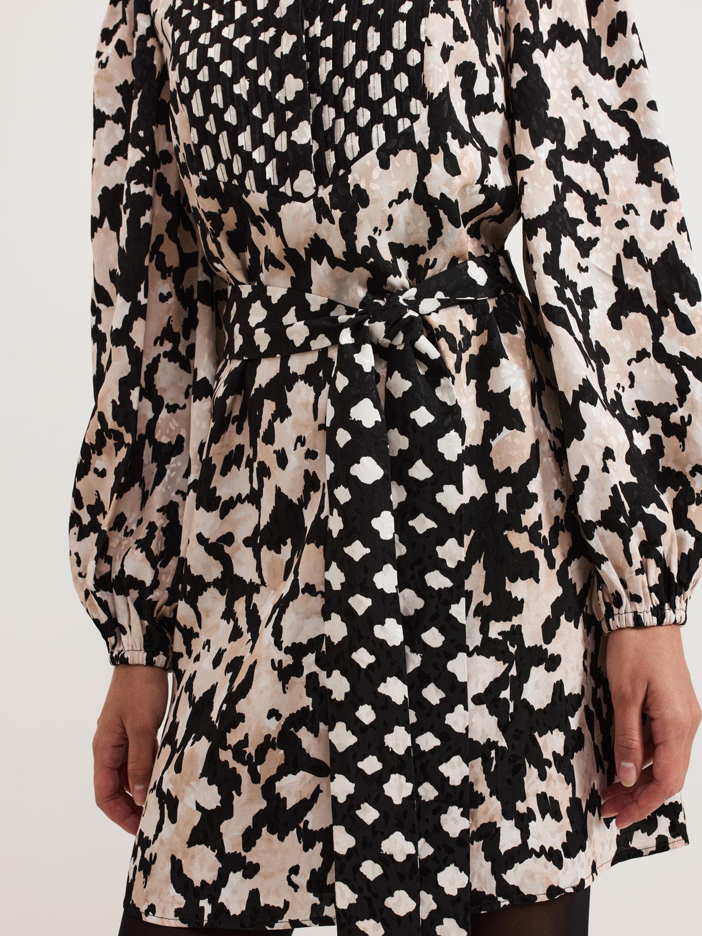 Женское платье Phase Eight Dolly Mandarin Collar Mini Shirt Dress, цвет: Чёрный / Слоновая кость — фото 5