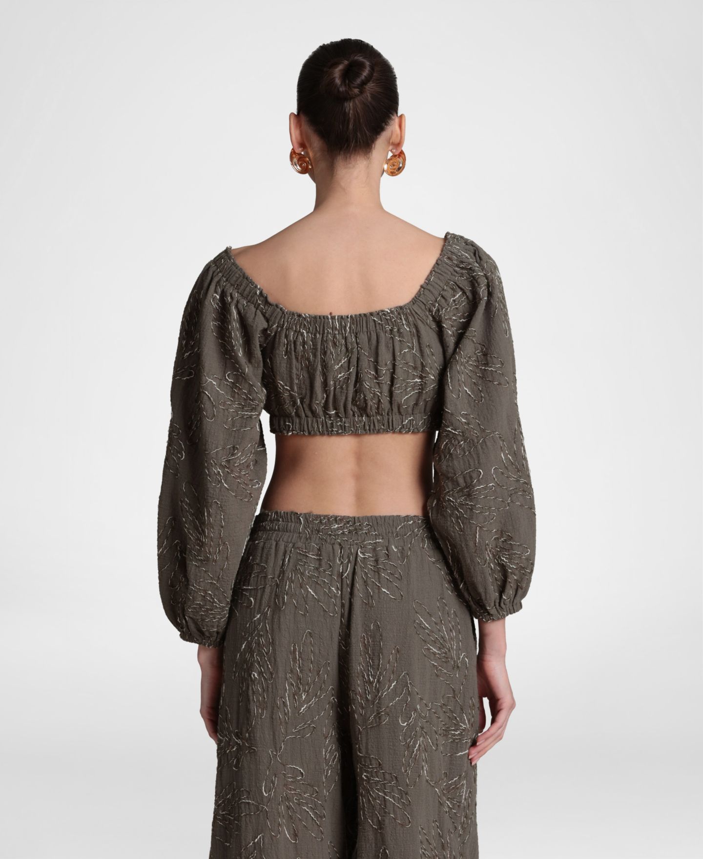 Женский топ Avec Les Filles Long-Sleeve Crop, цвет: Оливковый — фото 4