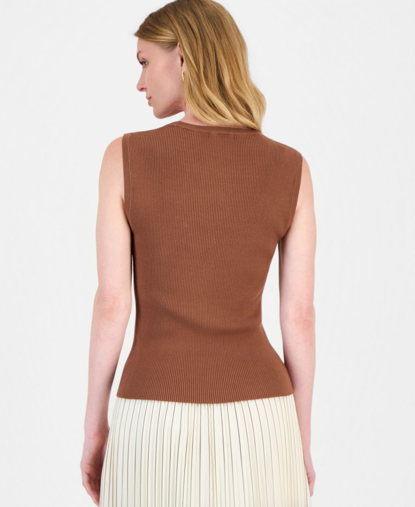 Женский топ T Tahari Sleeveless Embellished Ribbed, цвет: Состаренный дубовый — фото 4