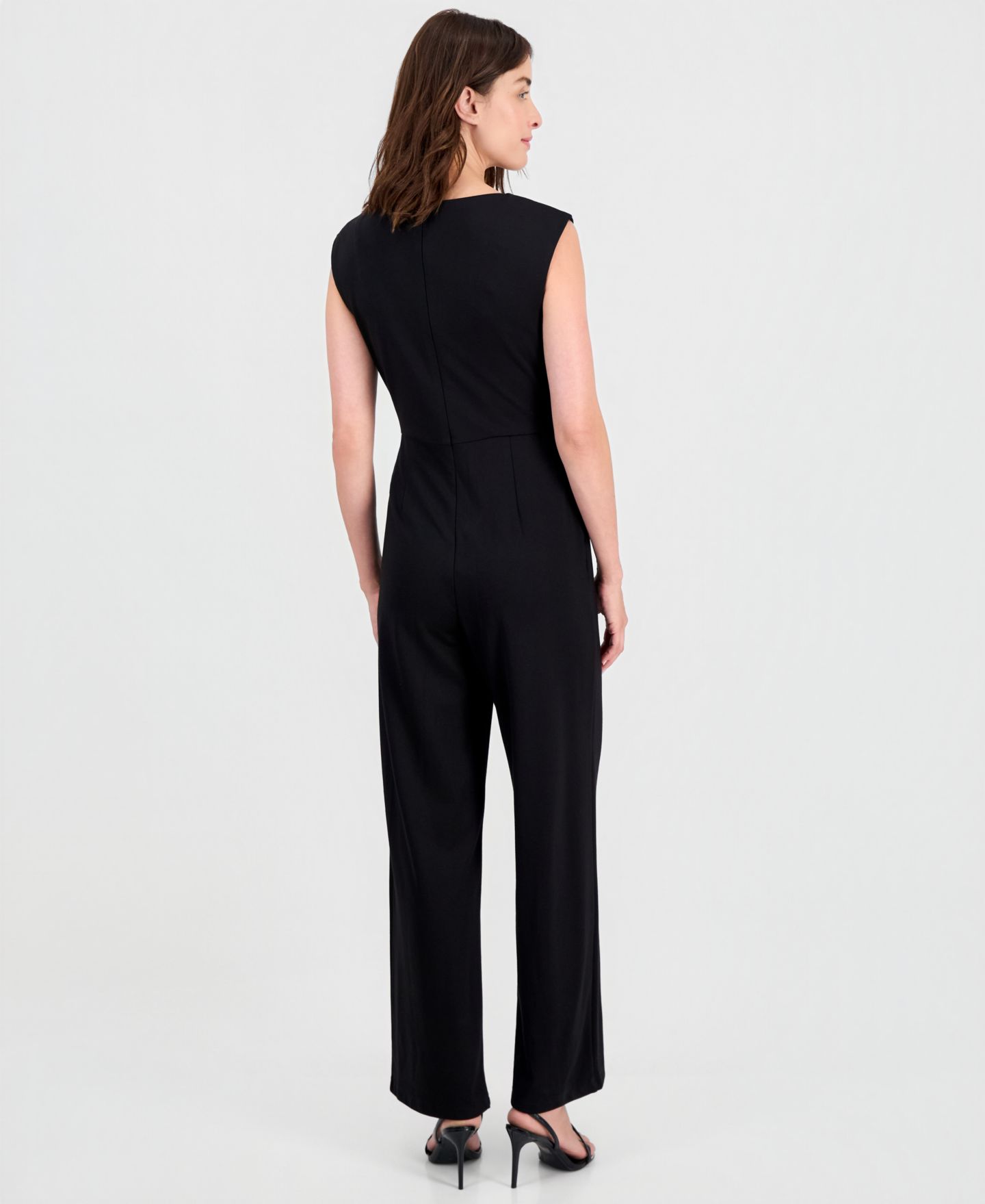 Женский комбинезон Tahari ASL Buckle-Belted Sleeveless Jumpsuit, цвет: Чёрный — фото 4