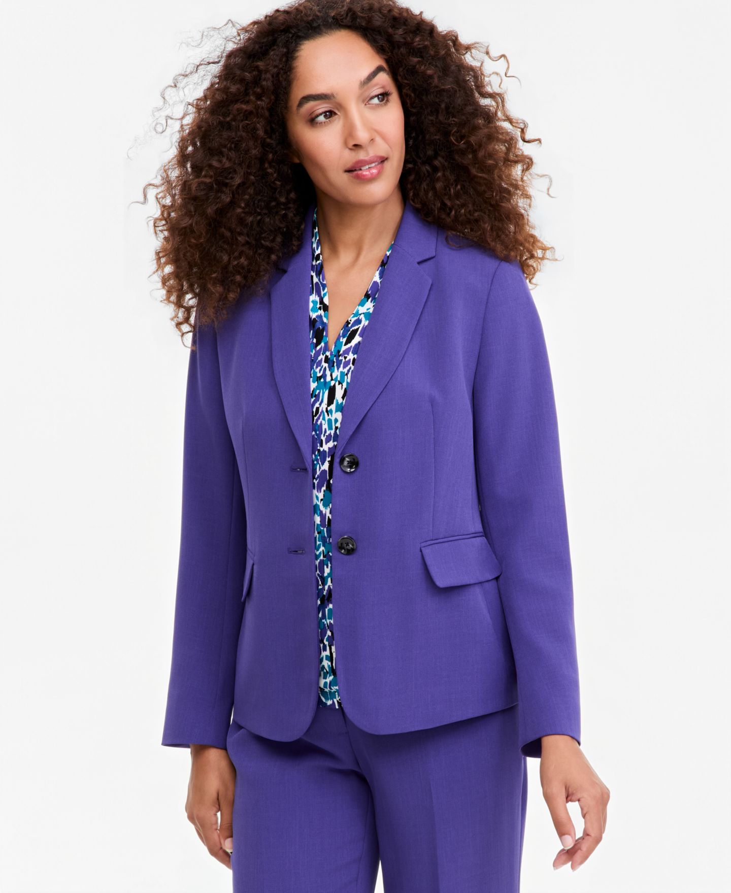 Женский пиджак Kasper Petite Crepe Notch-Collar Two-Button Blazer, цвет: Сливовый — фото 1