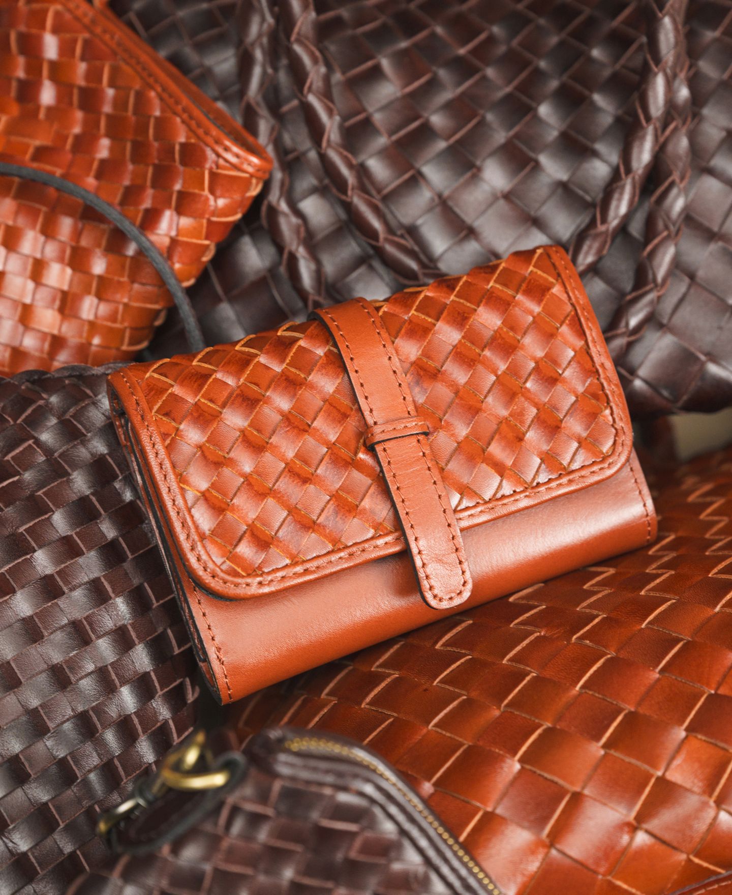 Женский кошелёк Patricia Nash Perla Woven Leather Wallet, цвет: Коньячный — фото 4