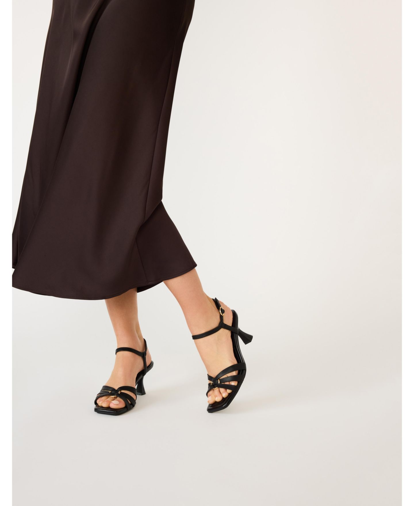 Женские сандалии Anne Klein Jazlyn Square Toe Dress Sandals, цвет: Чёрный — фото 3