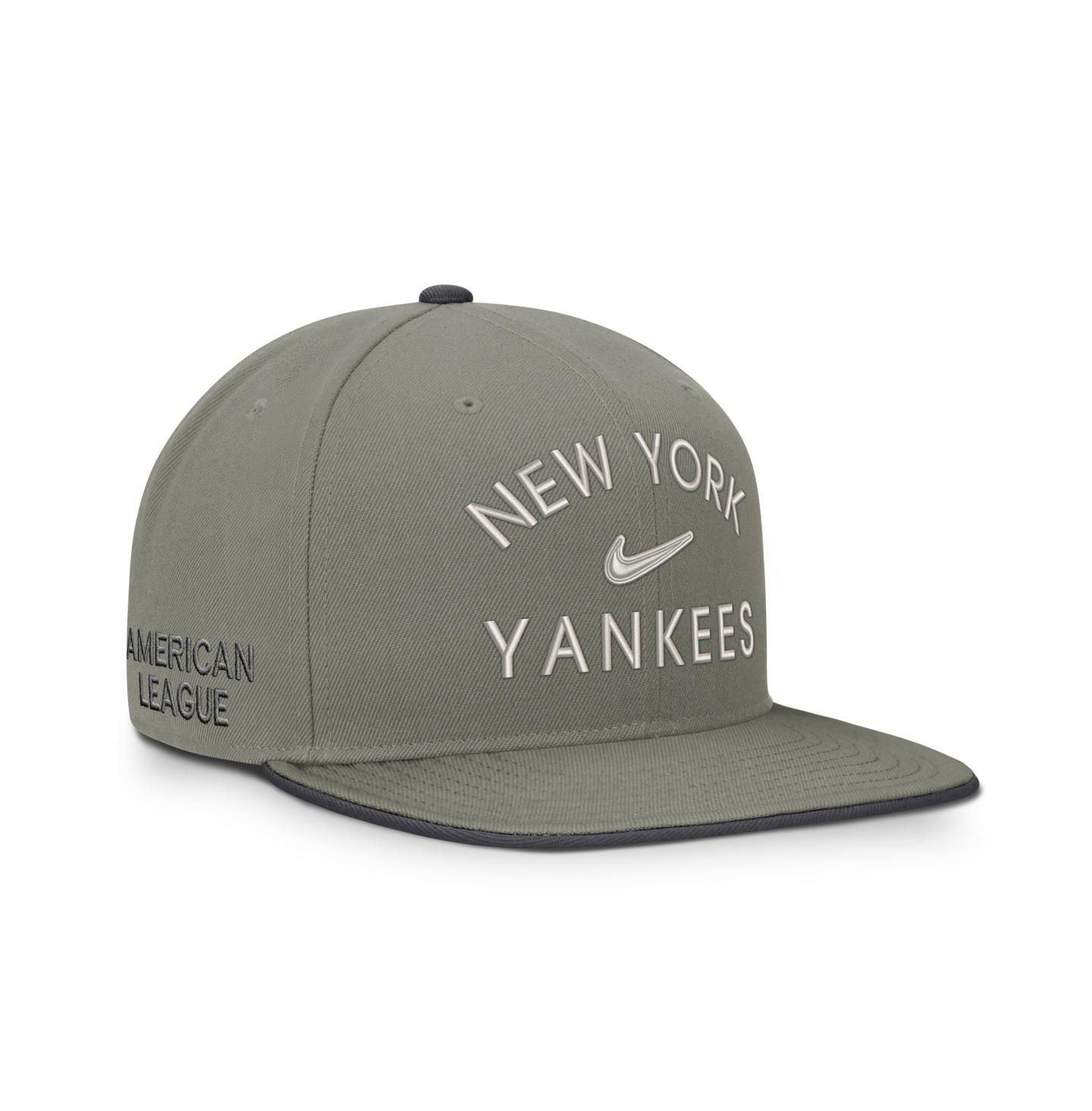 Мужская кепка Nike Olive New York Yankees Pro Dri-FIT Snapback Hat — фото 1