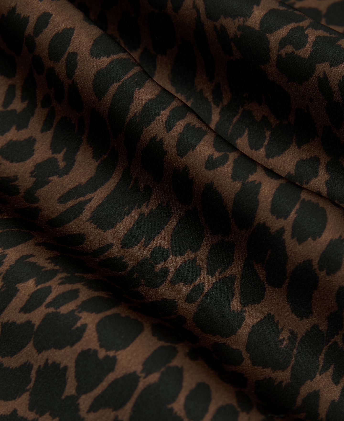 Женский топ REISS Silk Animal-Print Short-Sleeve, цвет: Чёрный / Коричневый — фото 5