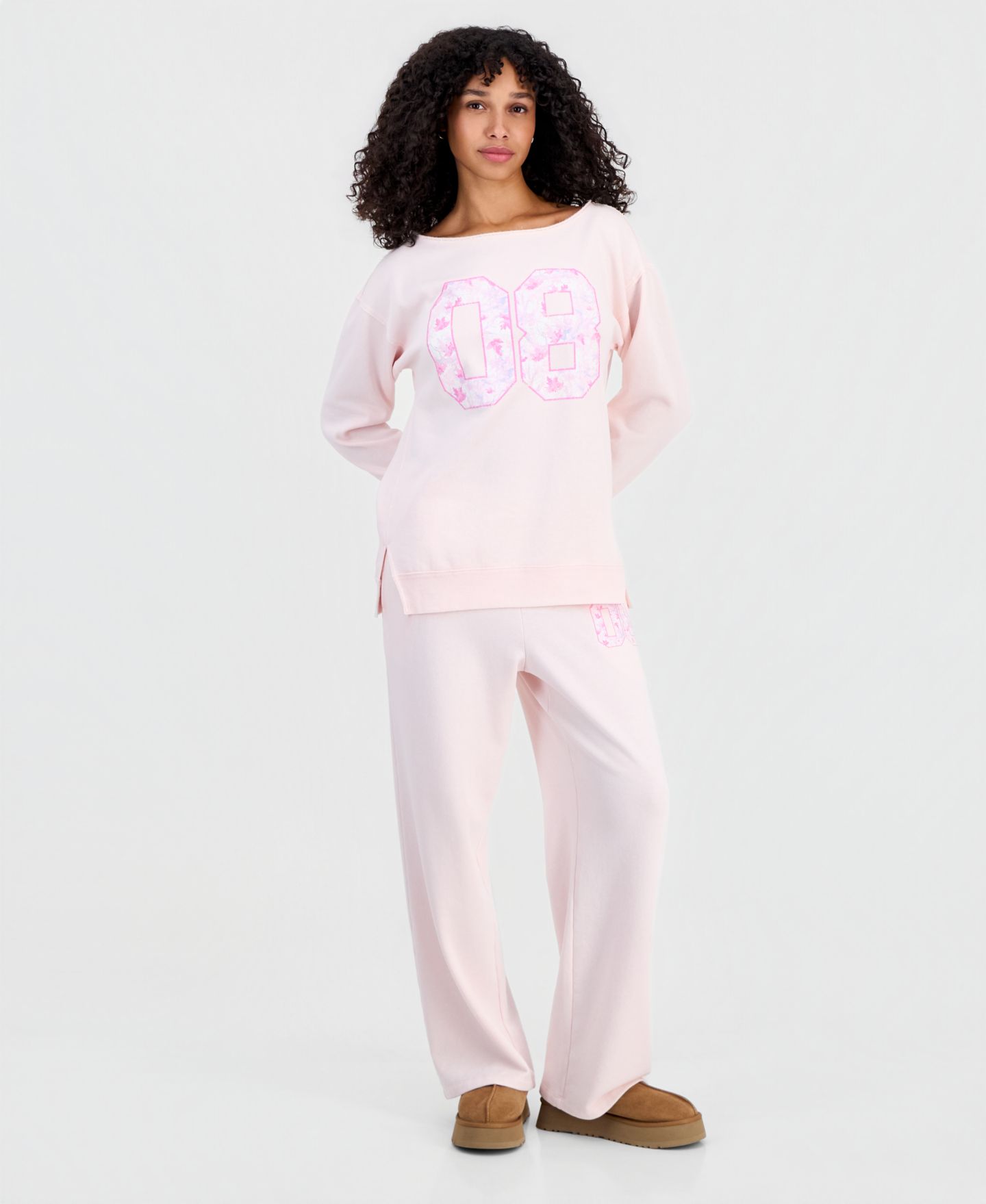 Женский свитшот Rebellious One Juniors' 89 Camo Off-the-Shoulder Mineral Wash Boat Neck, цвет: Ballet Slipper — фото 2