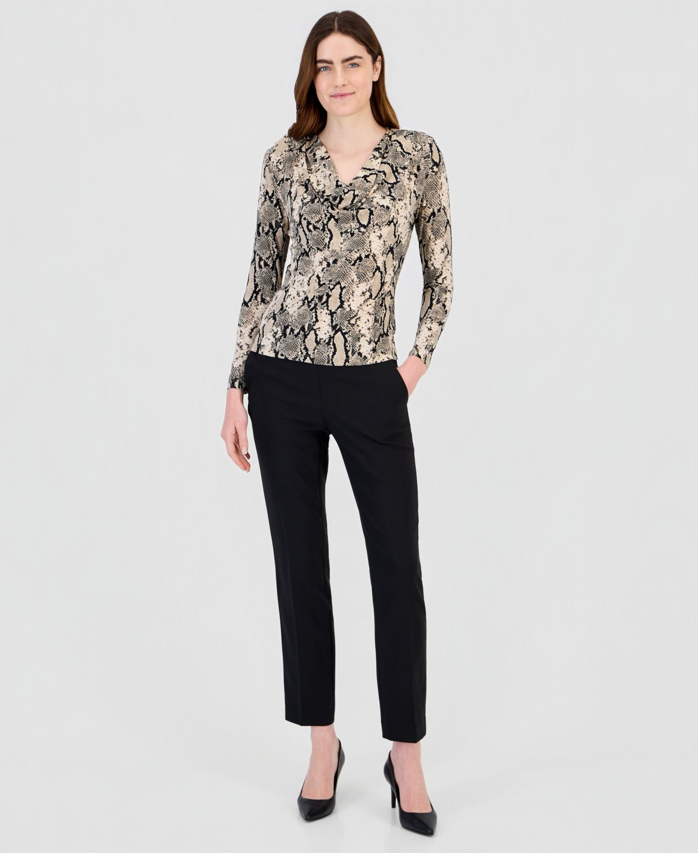 Женская блузка Anne Klein Cowl Neck Long Sleeve Snake-Print Blouse, цвет: Натуральный глиняный — фото 2