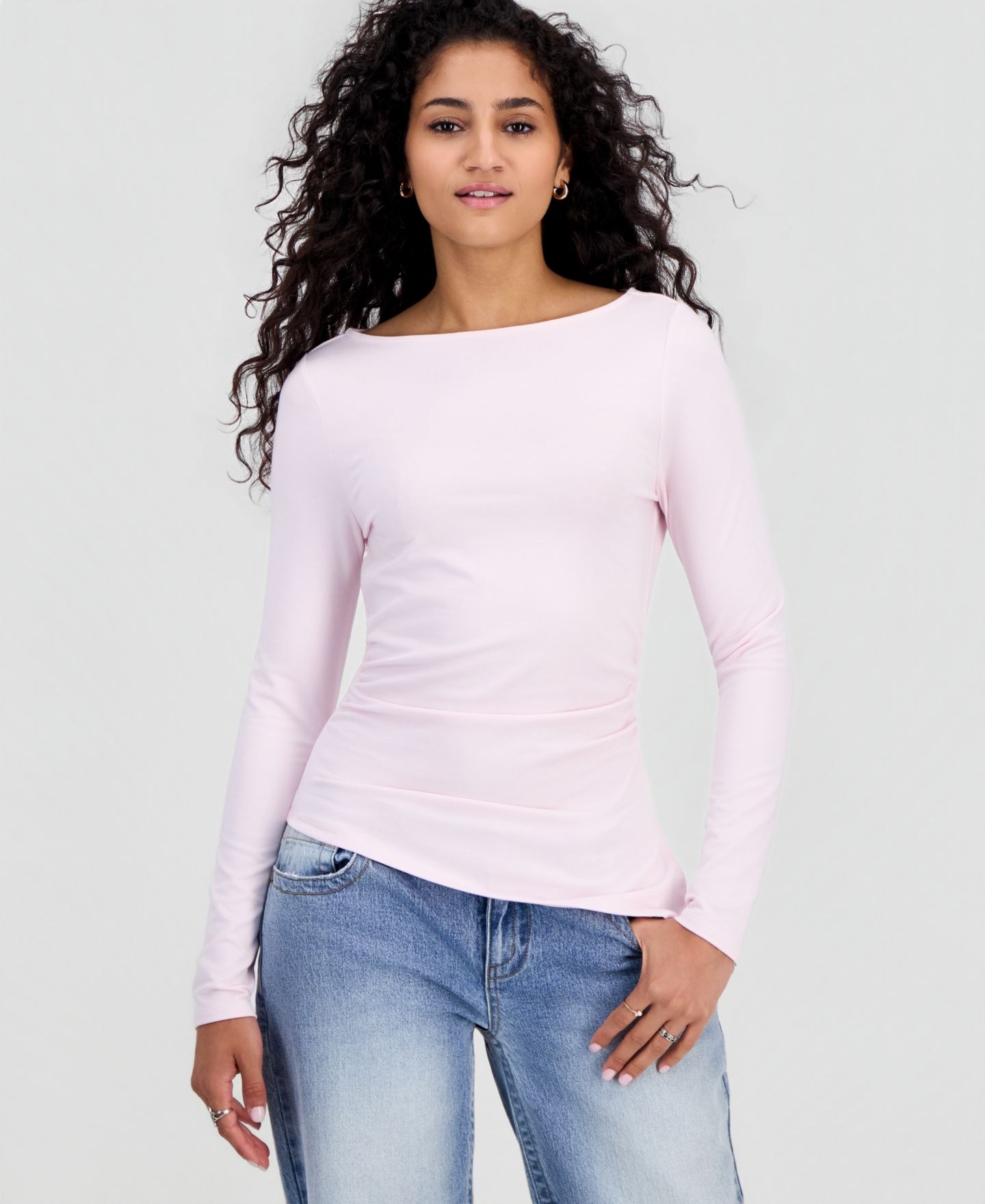 Женский топ Madden Girl Juniors' Ruched Boat Neck Long Sleeve, цвет: Ballet Slipper — фото 1