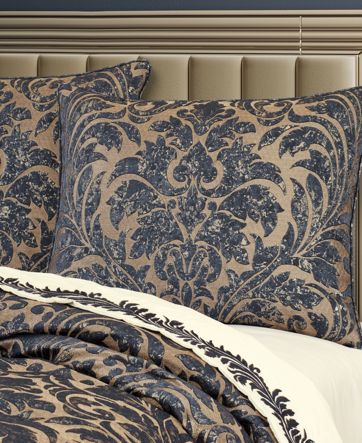 J Queen New York Glimmerstone Floral 4-Piece Comforter Set