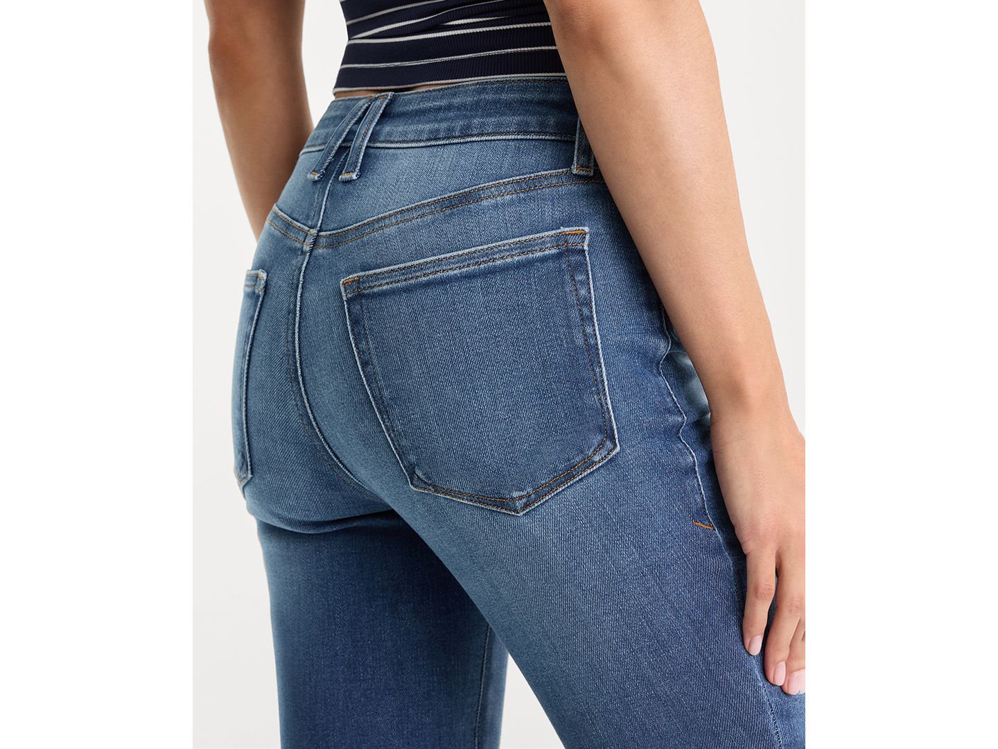 Женские расклёшенные джинсы Good American Soft Tech Good Legs, цвет: Индиго — фото 6