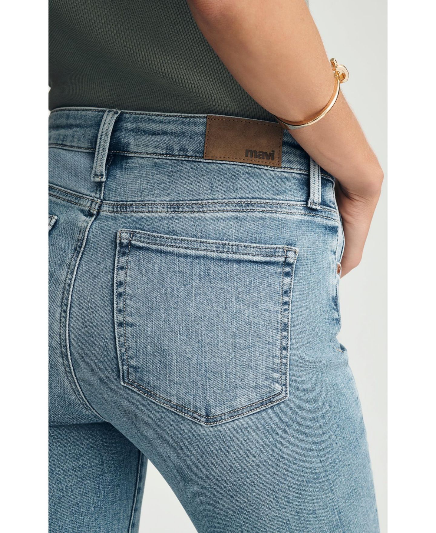 Женские джинсы Mavi Jeans Anika Mid Rise Cropped Flare In Lt Brushed Flex Blue, цвет: Синий — фото 6